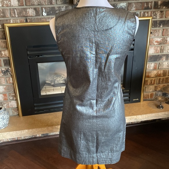 VINTAGE silver lame’ shift dress. Cute front pleat. Side zipper. Size 4 fits XS. - Picture 5 of 10